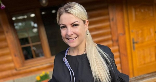 Magda Narożna w czerwonej sukience na Instagramie. Podziękowała stylistce, fani chwalą stylizację
