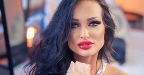 Małgorzata Godlewska eksponuje naoliwione piersi! Fani porównują ją do gwiazdy filmów dla dorosłych!