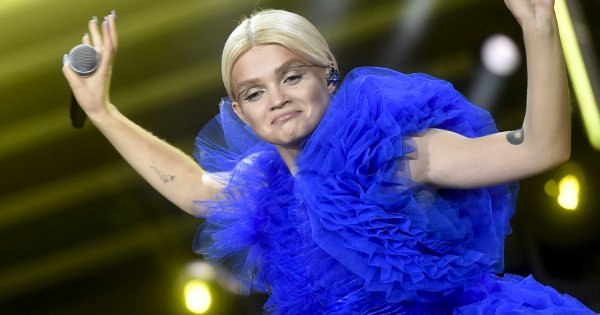 Margaret pręży się na tle mazurskiego jeziora. "Fajne masz cycki" - komentują fani