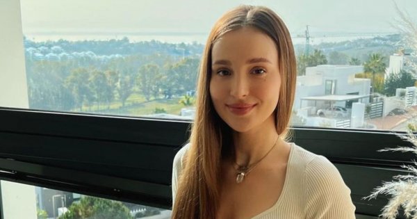 Marina pokazała swoich rodziców. "Do kogo jestem bardziej podobna?" - pyta fanów