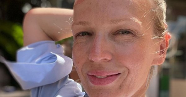 Magda Mołek pokazuje ciało w żółtym stroju kąpielowym. Fanka: "Myślałam, że to Britney Spears"