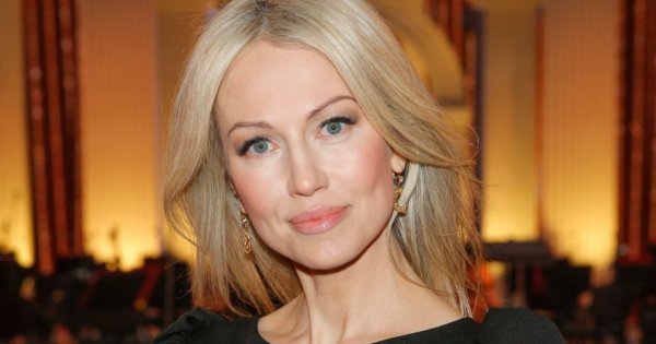 Magdalena Ogórek w czerwonej mini i z torebką za 15000 złotych! Warta swojej ceny?