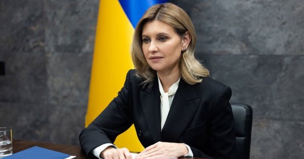 Ołena Zełeńśka w czarnym kombinezonie z białą wstawką w Waszyngtonie. Piękna stylizacja!