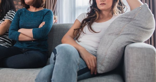 "Moja nastoletnia córka zachowuje się dwuznacznie w stosunku do mojego partnera... Mam tego dość!"