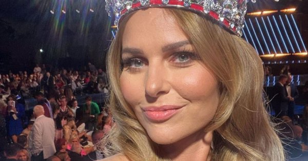 Paulina Sykut-Jeżyna w stroju kąpielowym wygina się na łódce i zalotnie pyta: "Wskoczyć do jeziora"? Ktoś pisze: "Wyglądasz bardzo seksownie"