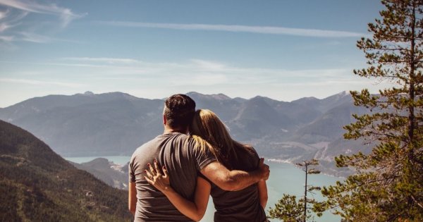 "Jestem w ciąży i już nie pociągam mojego męża... Jak ponownie rozbudzić jego zmysły?"