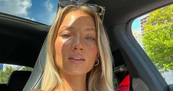 Agatycze i Arkadiusz Milik na wakacjach. Influencerka pozuje na balkonie bez stanika!