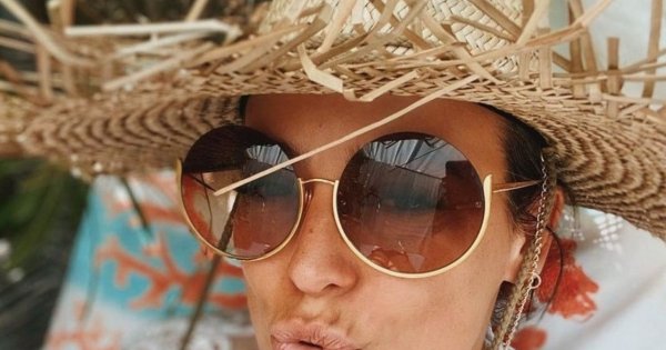 Anna Mucha ze sterczącymi sutkami w seksownej stylizacji: "Kochanica Francuza". Fani: "Dobry milf"