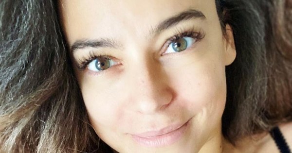 Anna Mucha w stylizacji black&white. Fani: "Tu jest jakby luksusowo. Wyglądasz bombowo!"