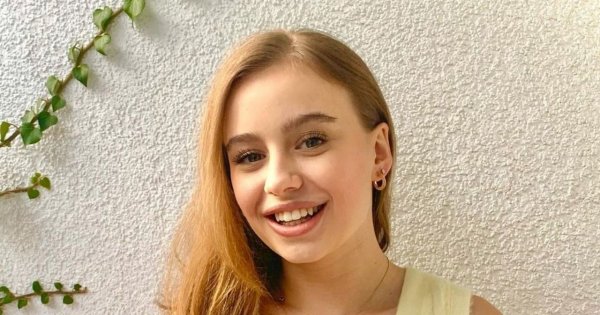 Oliwia Bieniuk w skąpym bikini eksponuje pośladki na wakacjach