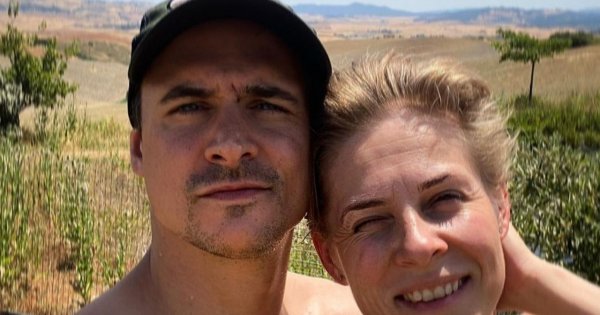 Mateusz Damięcki wraz z żoną w naturalnej wersji. Oboje jeszcze przed wizytą u fryzjera. Fani zachwyceni: "Naturalność jest cenna"