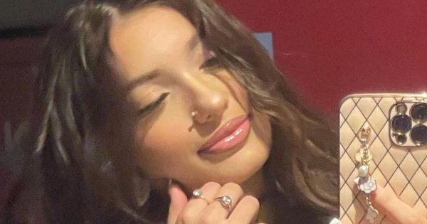 Viki Gabor odsłania brzuch podczas nocnego spaceru po Krakowie. Ktoś pisze: "Ty jesteś coraz piękniejsza"