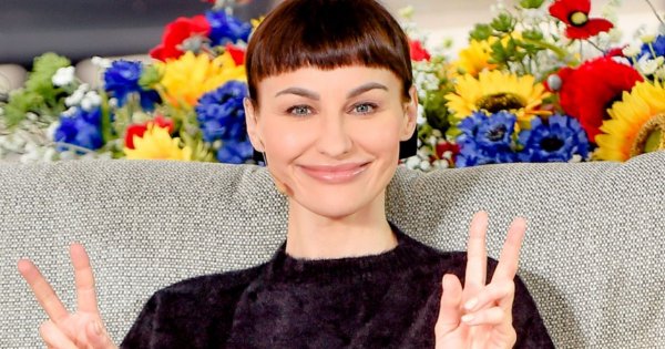Maja Hirsch bawi się modą. Cukierkowa stylizacja gwiazdy. Czy to dobry wybór dla tak wysokiej osoby?