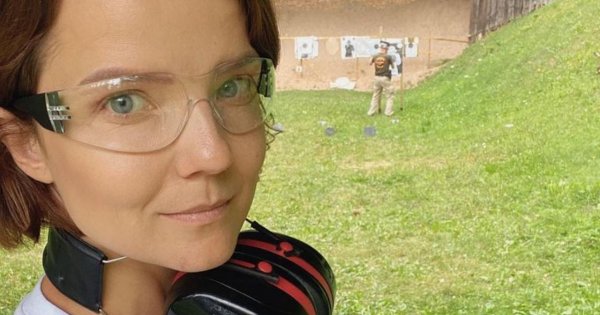 Joanna Jabłczyńska zadaje szyku w bardzo dziewczęcej, letniej sukience. To będzie hit tego lata?