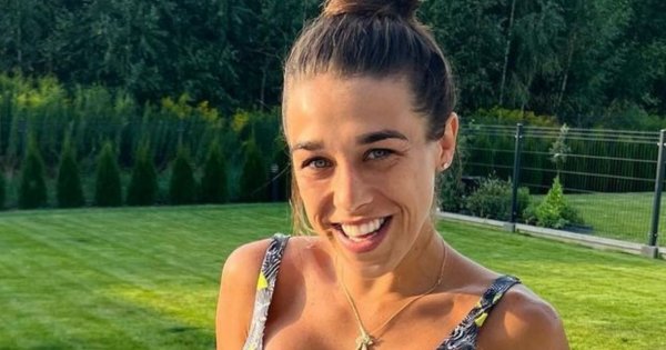 Joanna Jędrzejczyk na zdjęciu z dziecięciem wózkiem. Ktoś pisze: "Do twarzy ci z dzieckiem"