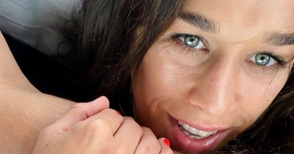 Joanna Jędrzejczyk pokazała seksi selfie w samym staniku. Ktoś pisze: "Ale jesteś gorąca"