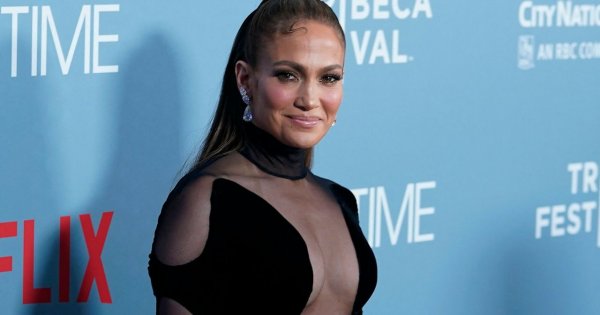 Jennifer Lopez pokazuje aż 3 suknie ślubne od Ralpha Laurena. Są obłędne!