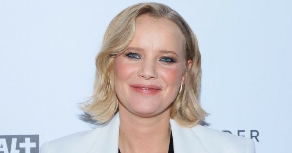 Joanna Kulig w białym damskim garniturze na premierze filmu. Ta stylizacja to hit lata 2022!