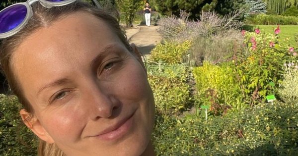 Joanna Moro zachwyca modną stylizacją na rower! Aktorka jest w świetnej formie?