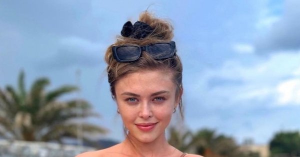 Joanna Opozda w czerwonej mini eksponuje nieziemsko długie nogi: "To tylko dobrze zrobione zdjęcie" - ktoś pisze