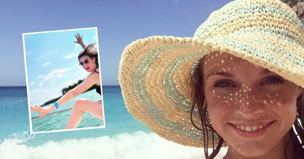 Julia Kamińska w ognistej sesji. Podwiązki, bielizna i frywolne fatałaszki. "Czy to ostra sesja dla panów?" - ktoś pyta