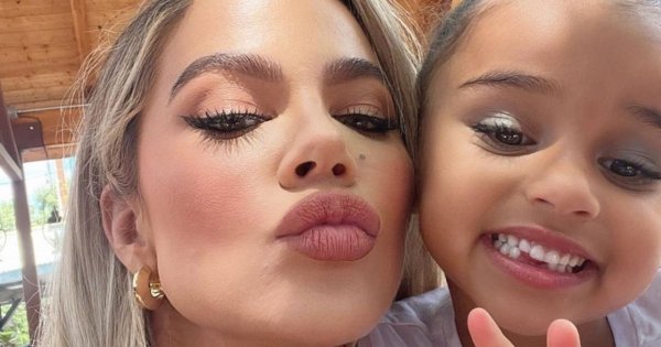 Khloe Kardashian eksponuje ciało w skąpym bikini. Ktoś pisze: "Idealna"