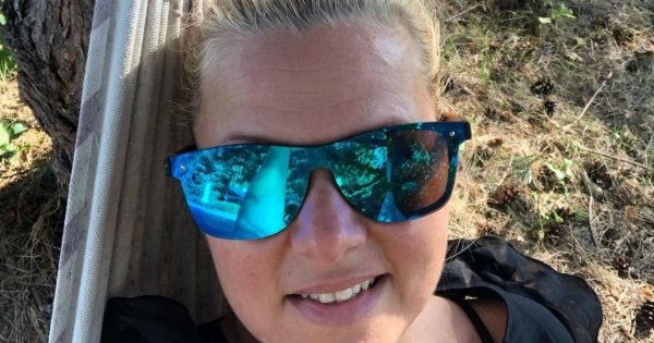 Katarzyna Bujakiewicz w błękitnej sukience z odkrytymi plecami: "We wrześniu kończę 50 lat". Fani: "Nie dowierzam!"