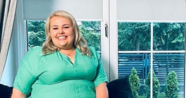 Kinga Zawodnik w letniej stylówce pozuje na plaży: "Te majtki mają być widoczne?" - ktoś pyta