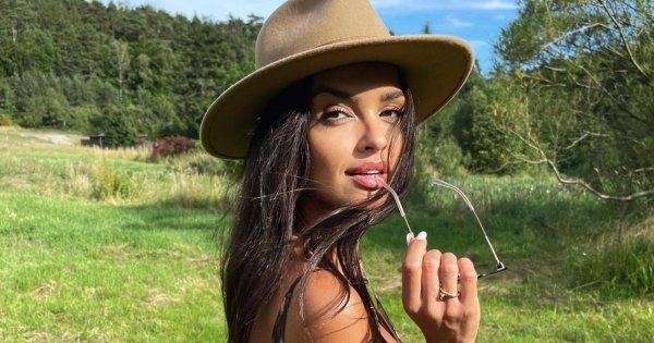 Klaudia El Dursi w mocno wyciętym bikini podejmuje się wyzwania na plaży! Takie ciało to skarb!