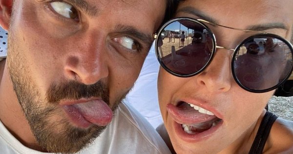 Blanka Lipińska pozuje na ściance ze swoim nowym chłopakiem. UPS! To zdjęcie miało być prywatne, pisze: "Zrobiono je tylko dla nas"