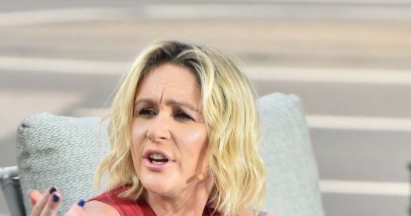 Małgorzata Ohme w czerwonej sukni z głębokim dekoltem i rozcięciem! Cóż za odważna stylizacja!
