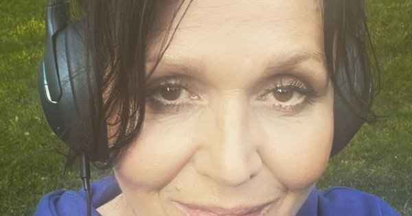 Rozmarzona Małgorzata Pieńkowska z rozwianym włosem. Fani: "Żywa reklama Pozitivum!" Wygląda na 57 lat?