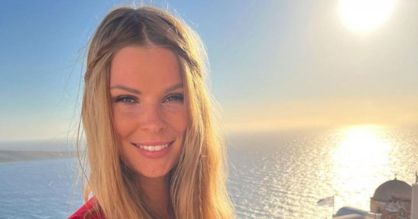 Małgorzata Tomaszewska w różowej sukience mini z piórami. Ta stylizacja to hit lata 2022!