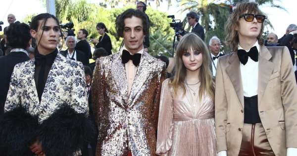 Damiano z "Maneskin" w stringach na scenie i z gołą klatą. Poniosła go fantazja czy zna się na modzie?