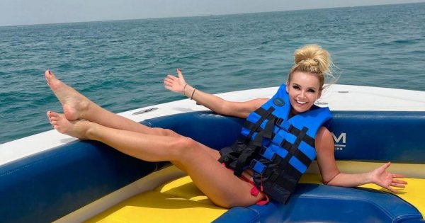 Monika Chwajoł z "Królowych Życia" pozuje z czarnoskórą dziewczynką. Zszokowani fani: "Adoptowałaś dziecko?"