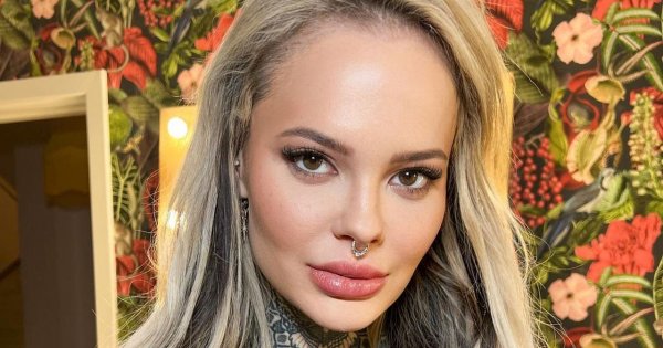 Monika Miller pokazała nowy czarny manicure z diamencikami! Pasują jej gotyckie paznokcie?