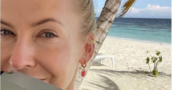 Edyta Pazura pozuje w bikini na amerykańskiej plaży. Odsłoniła sporo ciała! Ktoś pisze: "Pamela jak malowana"