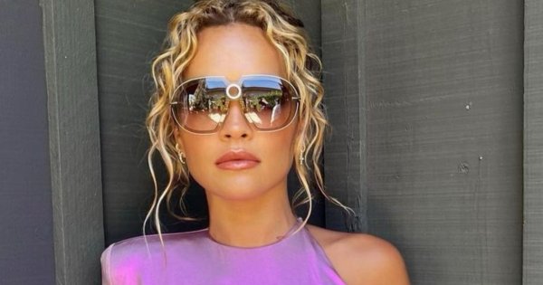 Rita Ora bez stanika w bluzce z dekoltem do pępka! Znowu wywołała burzę wśród internautów?