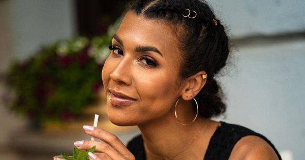 Sara z "Hotelu Paradise" została stewardessą! Jak czarnoskóra piękność spełnia się w nowej roli?