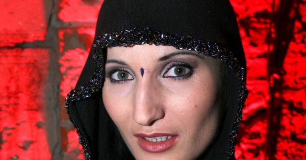 Justyna Steczkowska kończy dziś 50 lat! Z tej okazji przypominamy najbardziej fikuśne nakrycia głowy gwiazdy