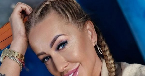 Sylwia Peretti wygrzewa się w bikini pod palmami. Fani: "Rycząca czterdziestka. Ciało marzenie!"
