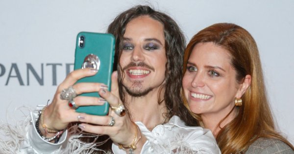 Michał Szpak eksponuje sutki i zaskakuje makijażem. Zwycięzca Bursztynowego Słowika szokuje na scenie Sopot Festival