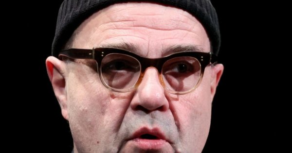 Ups... Cezary Żak dostał mandat! Palenie śmieci na podwórku nie uszło mu płazem...
