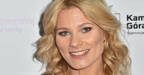 Anna Głogowska w oryginalnej sukience z recyklingu! "Genialny pomysł, świetna stylizacja" - piszą fani