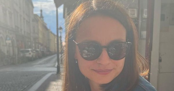 Anna Starmach w ciekawej stylizacji! "Aniu, ale miałaś szpile, ja bym w takich nawet nie umiała siedzieć" - napisała Olga Frycz