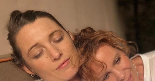 Blake Lively eksponuje ciążowy brzuch w samej bieliźnie. Wszystko po to, żeby paparazzi się od niej odczepili!