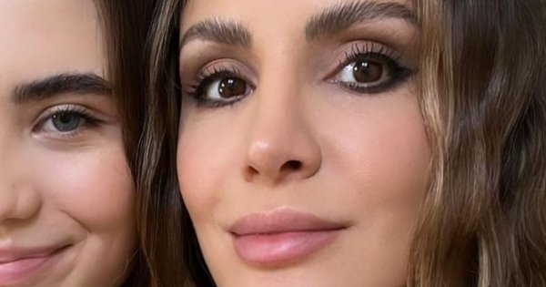 Sara Boruc na paryskim Fashion Weeku. Wskoczyła w dziwne buty... Ktoś pisze: "Wyjątkowo paskudne te kapcie"
