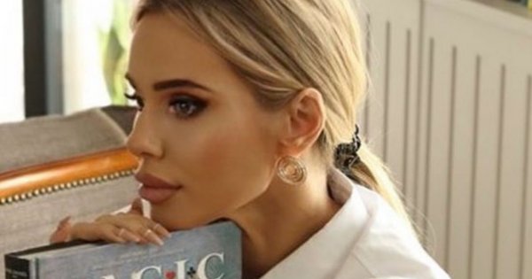 Doda "na robocie" pokazuje pośladki i biust w złotym, przeźroczystym i obcisłym kostiumie. Ktoś pisze: "Takie stroje przyciągają pewien rodzaj facetów..."