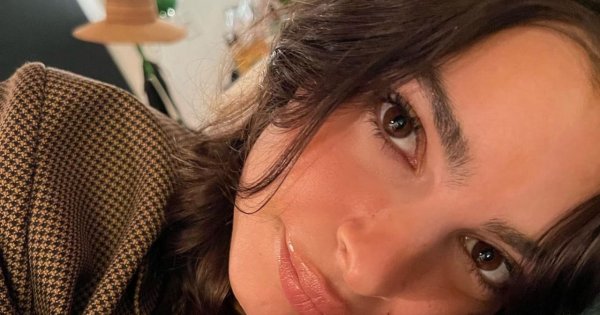 Emily Ratajkowski pokazuje nagi biust po ciąży! Widać, że karmiła piersią?