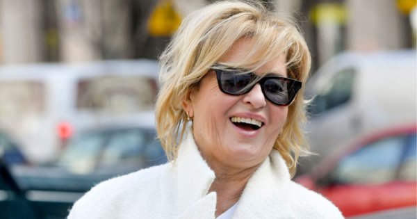 Ewa Kasprzyk olśniła! Jej czerwona sukienka z dekoltem to klasa, szyk i styl! Najlepsza stylizacja eventu!